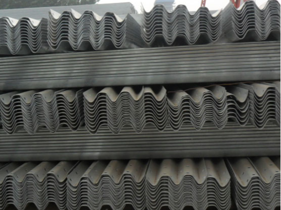 公路護欄波紋護欄板動態(tài)變形量差別很大